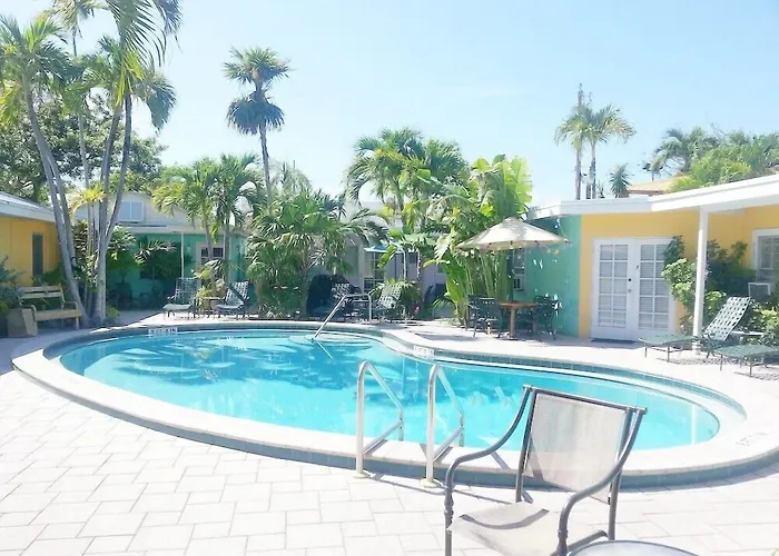 Alexander Palms Court - No Hidden Resort Fees!
